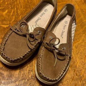 (S-18) Pierre Dumas Tan Moccasins Size 6